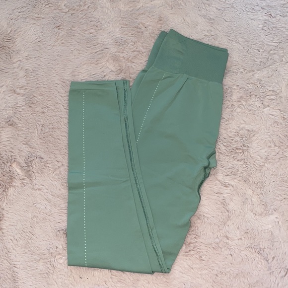 Gymshark Breeze Lightweight - Picture 2 of 2